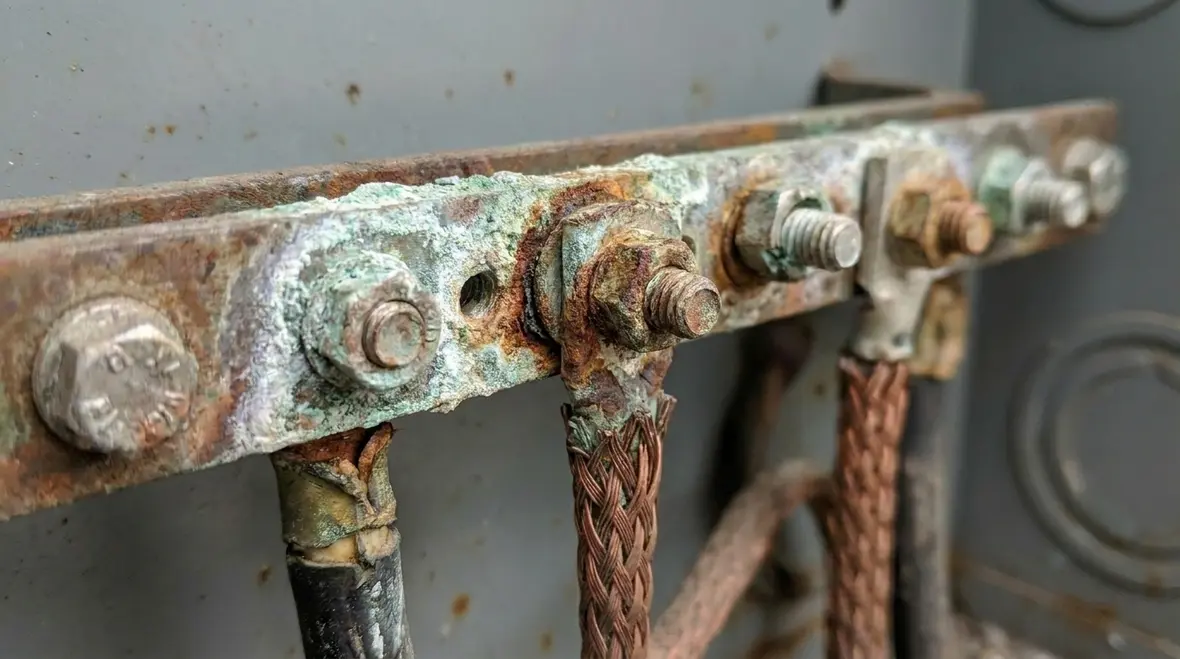 Grounding conductors and bonding jumpers in a commercial electrical room