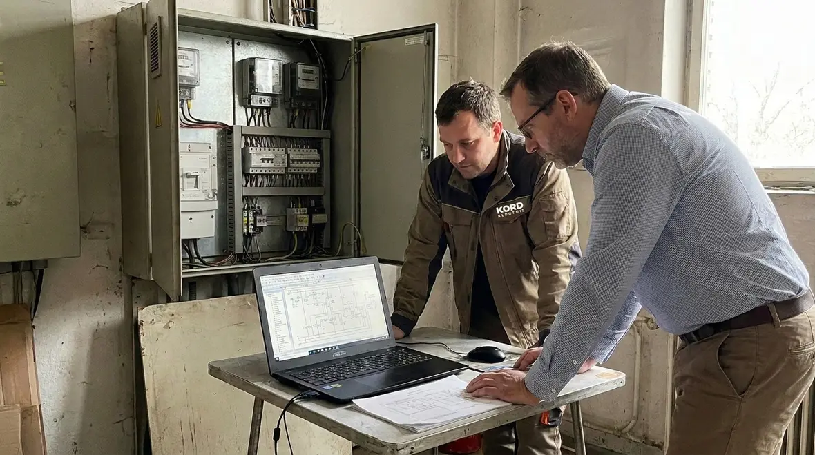Staged commercial electrical panel upgrade planned around business operations