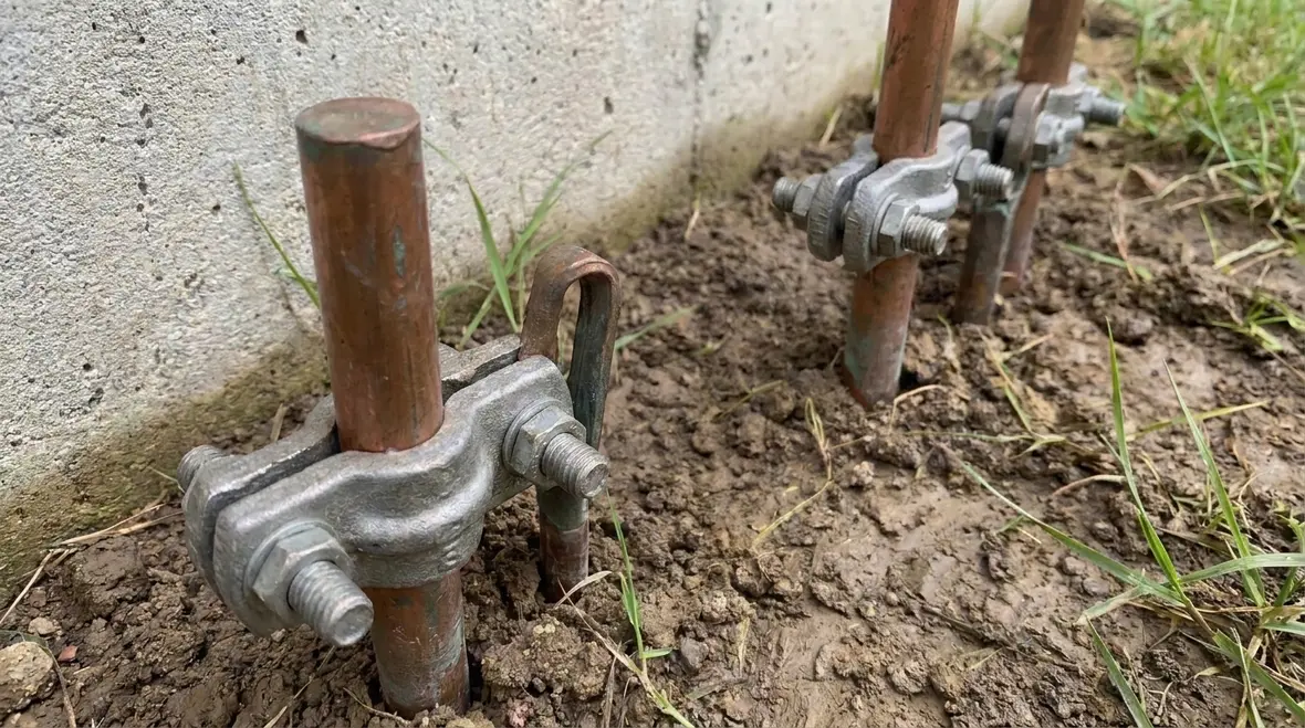 Bonded structural steel and metallic piping as part of commercial grounding system