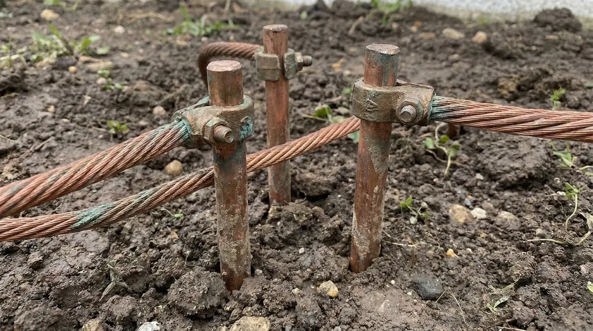 Corrosion-protected grounding electrode conductor connection