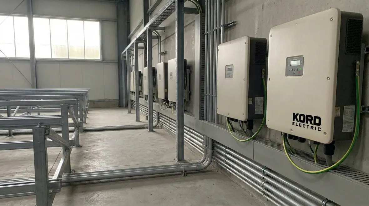PV grounding connection point layout for commercial solar installation